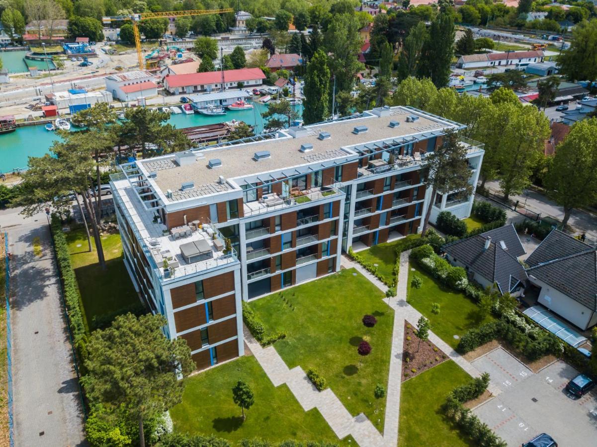 Mf Port Azur Wellness Apartments Siófok Eksteriør billede