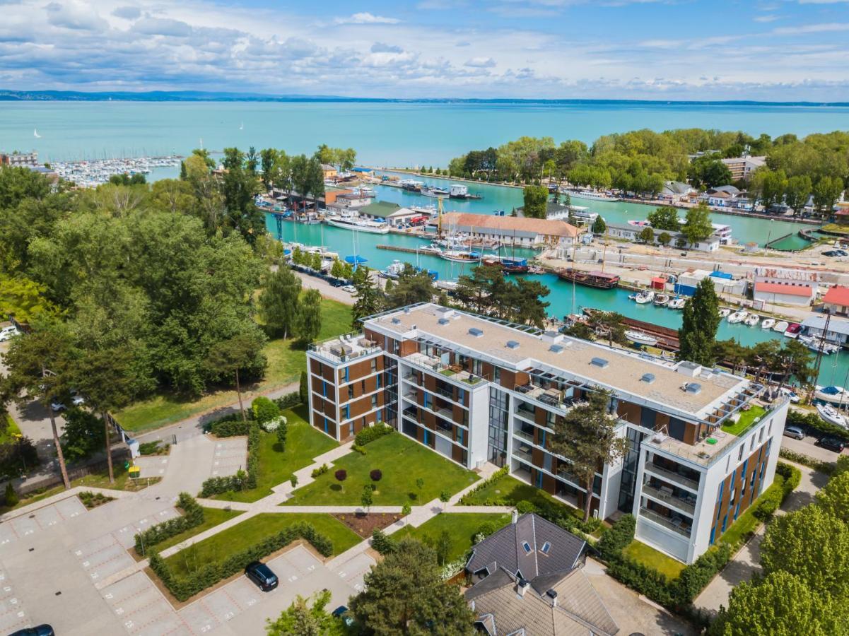 Mf Port Azur Wellness Apartments Siófok Eksteriør billede