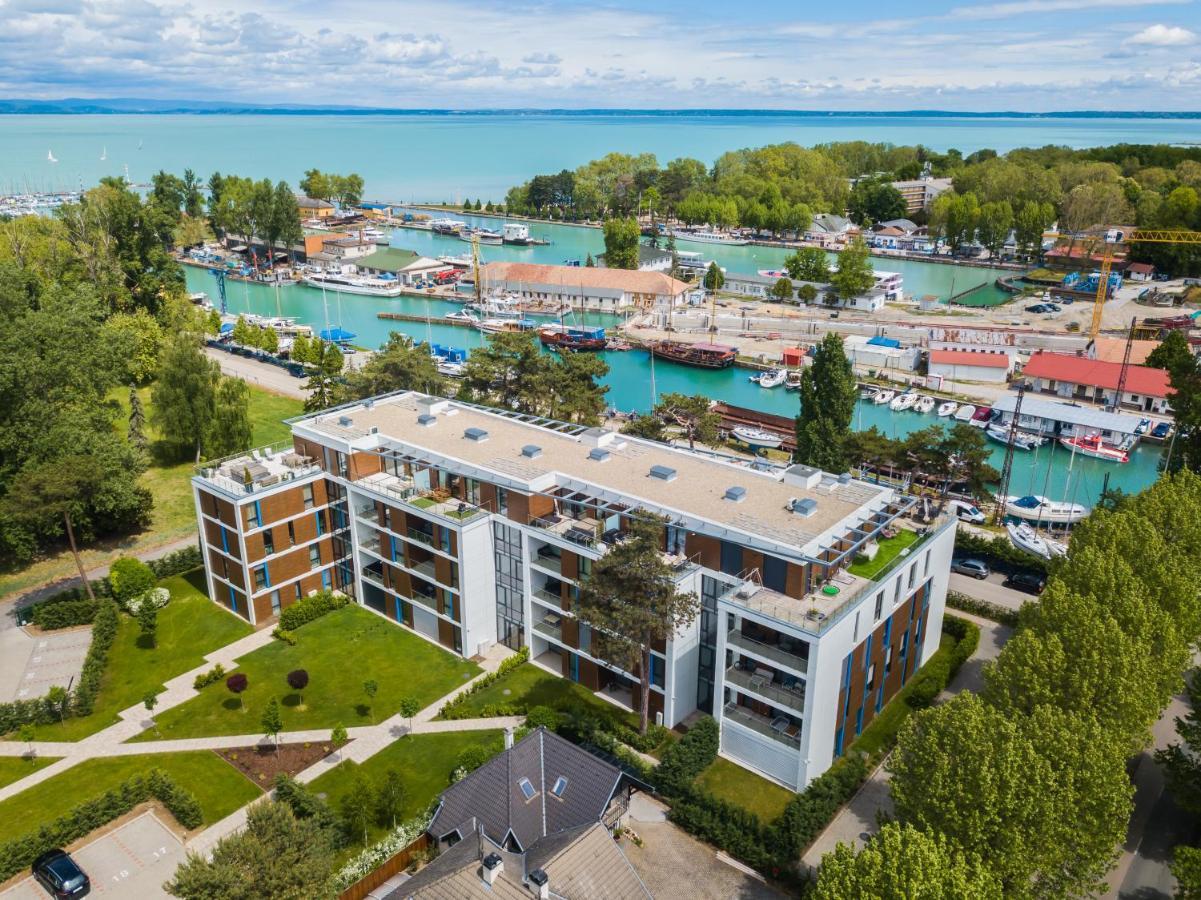 Mf Port Azur Wellness Apartments Siófok Eksteriør billede