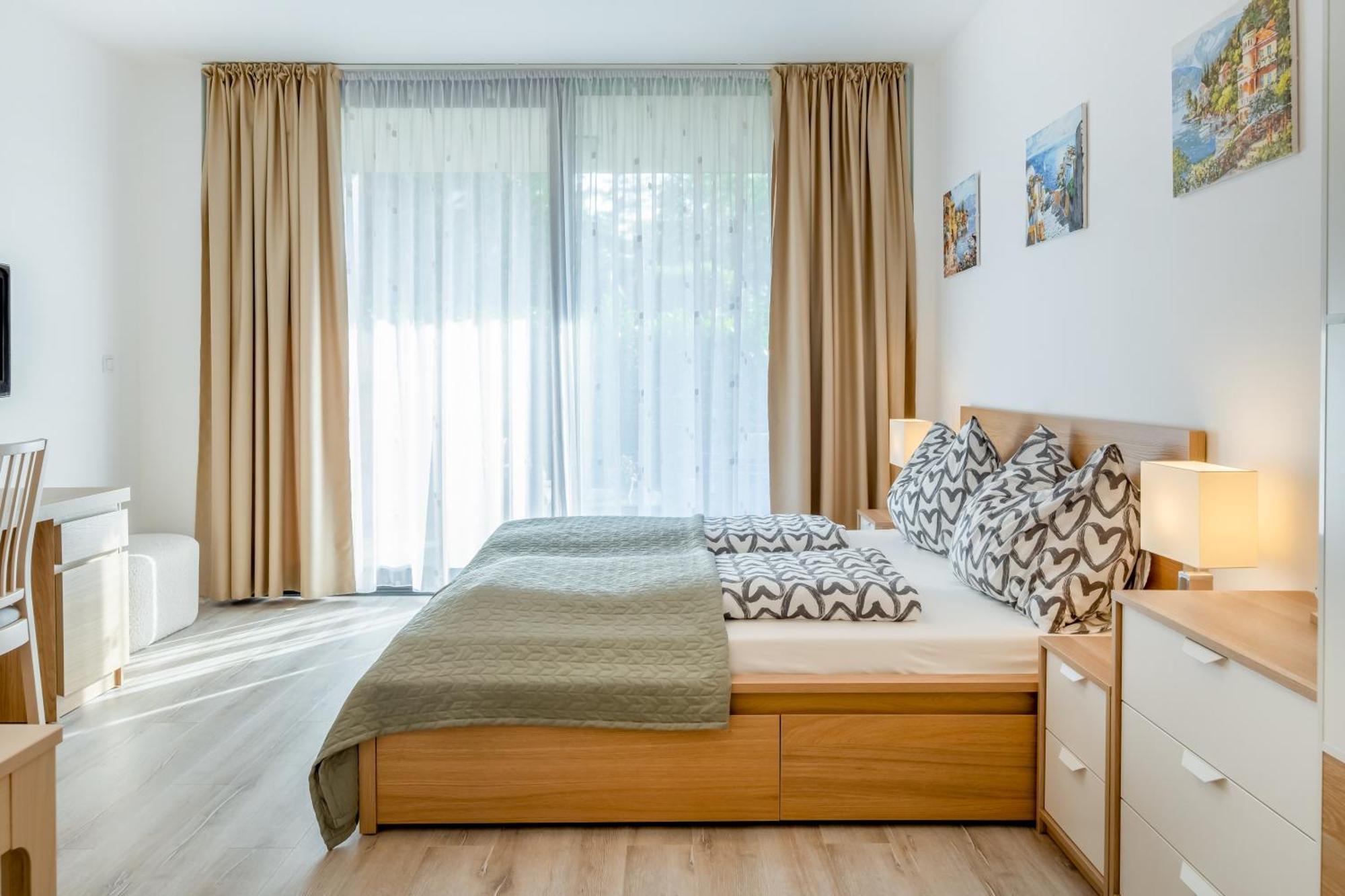 Mf Port Azur Wellness Apartments Siófok Eksteriør billede